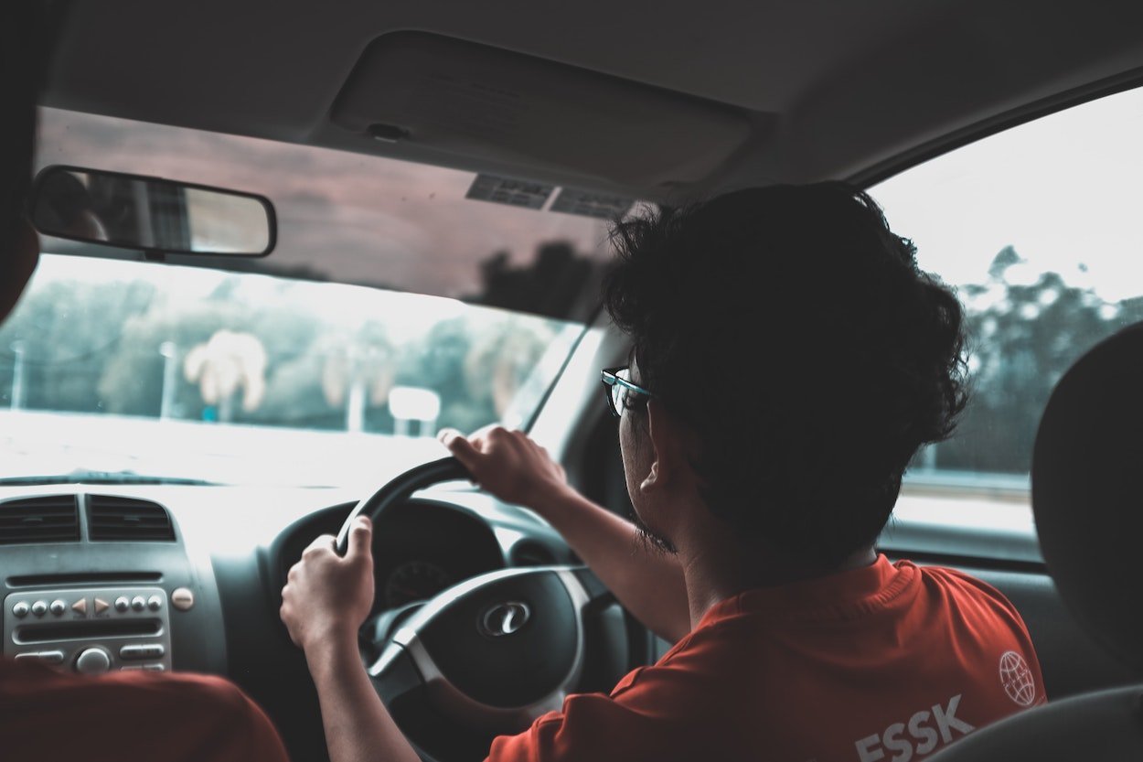 driver learner drive next to her driving instructor
